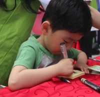 社工進(jìn)社區(qū)開展垃圾分類宣傳