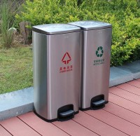 配合垃圾分類 爭做文明學生