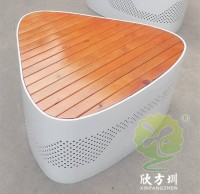 戶外三角形烤漆鏤空不銹鋼防腐木園林椅坐凳