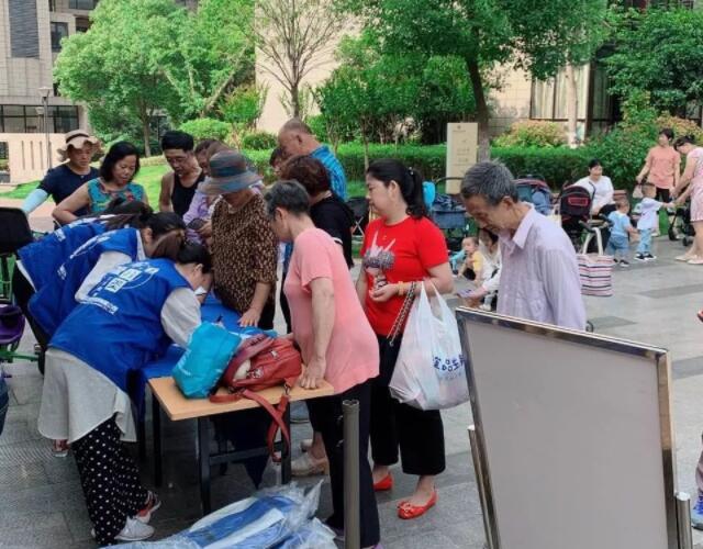 小區開展垃圾分類宣傳1