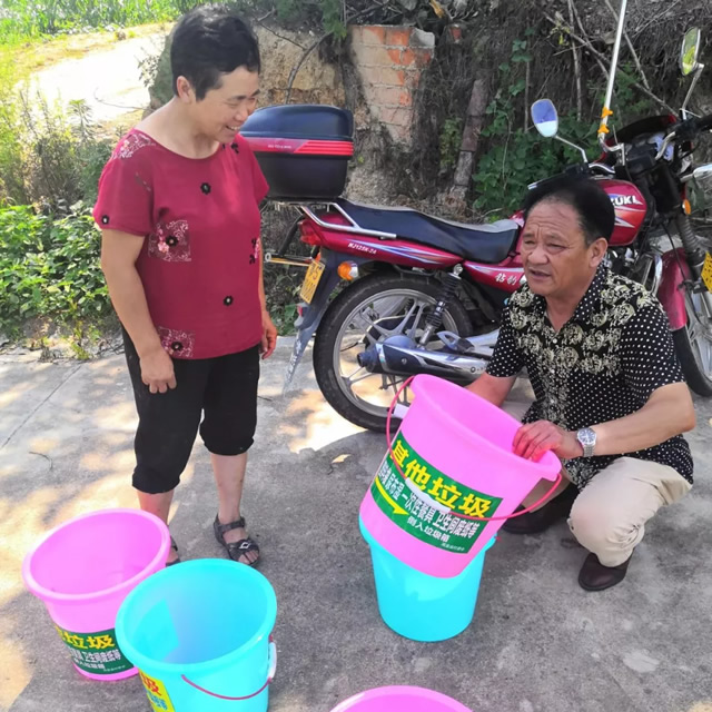 塑料分類(lèi)垃圾桶