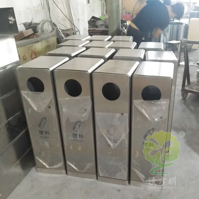 分類(lèi)垃圾桶
